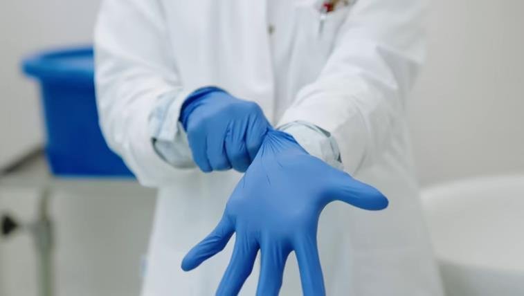 Nitrile Gloves for Cleanroom Environments: Key Standards